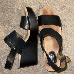 Clarks artisan wedges black leather size 8, like new